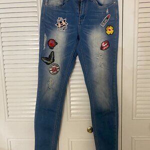 Skinny ankle jeans with  patches